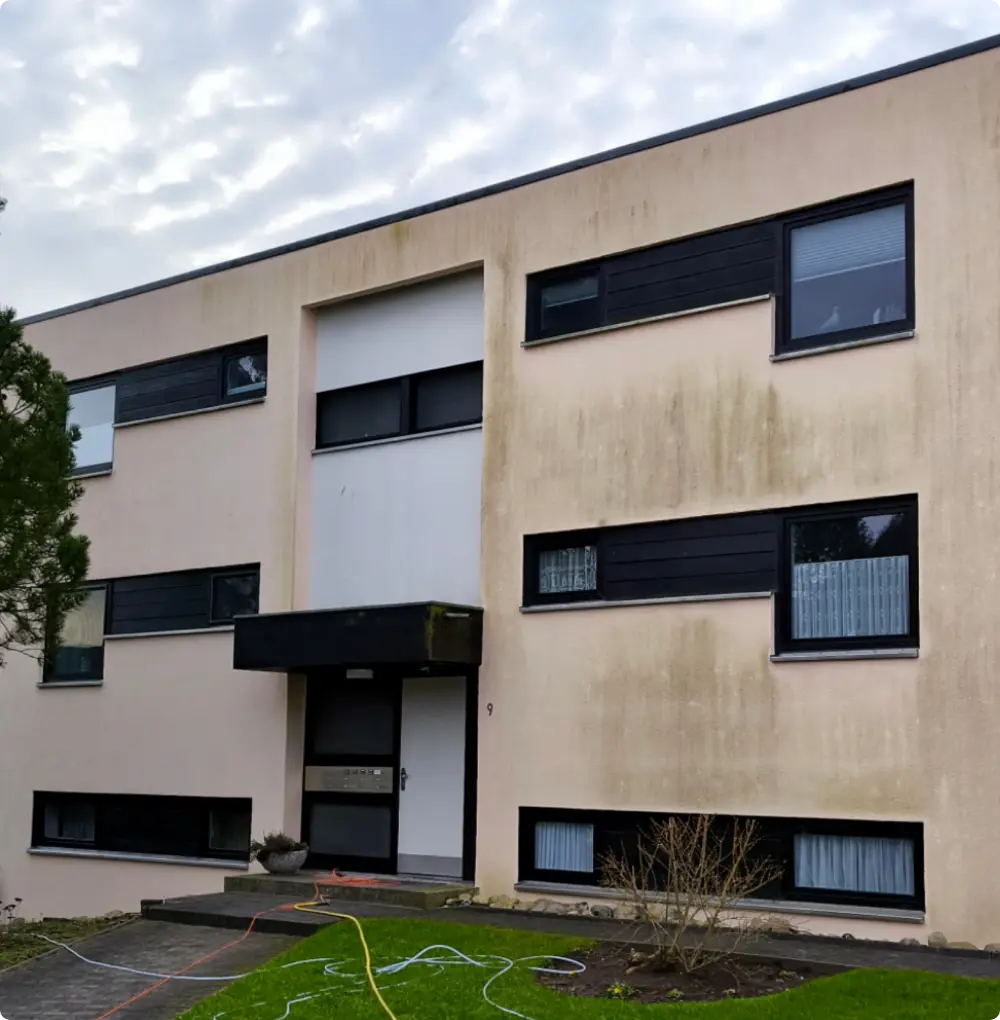 Hausfassade vor der Reinigung